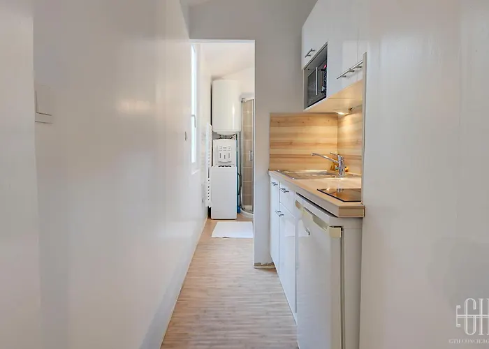 Le Congres / Gare De A 100m *