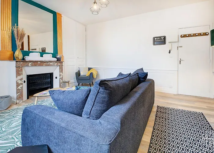 Le Congres / Gare De A 100m